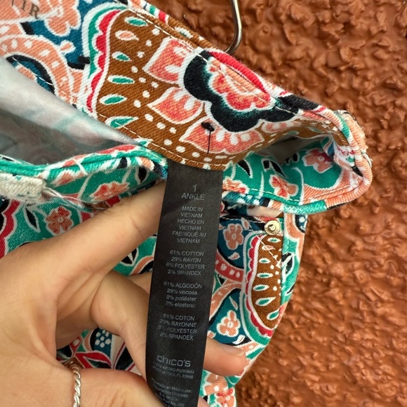 Chico's So Slimming Damask Girlfriend Slim Ankle 1R US 8R Paisley Floral - Picture 3 of 3